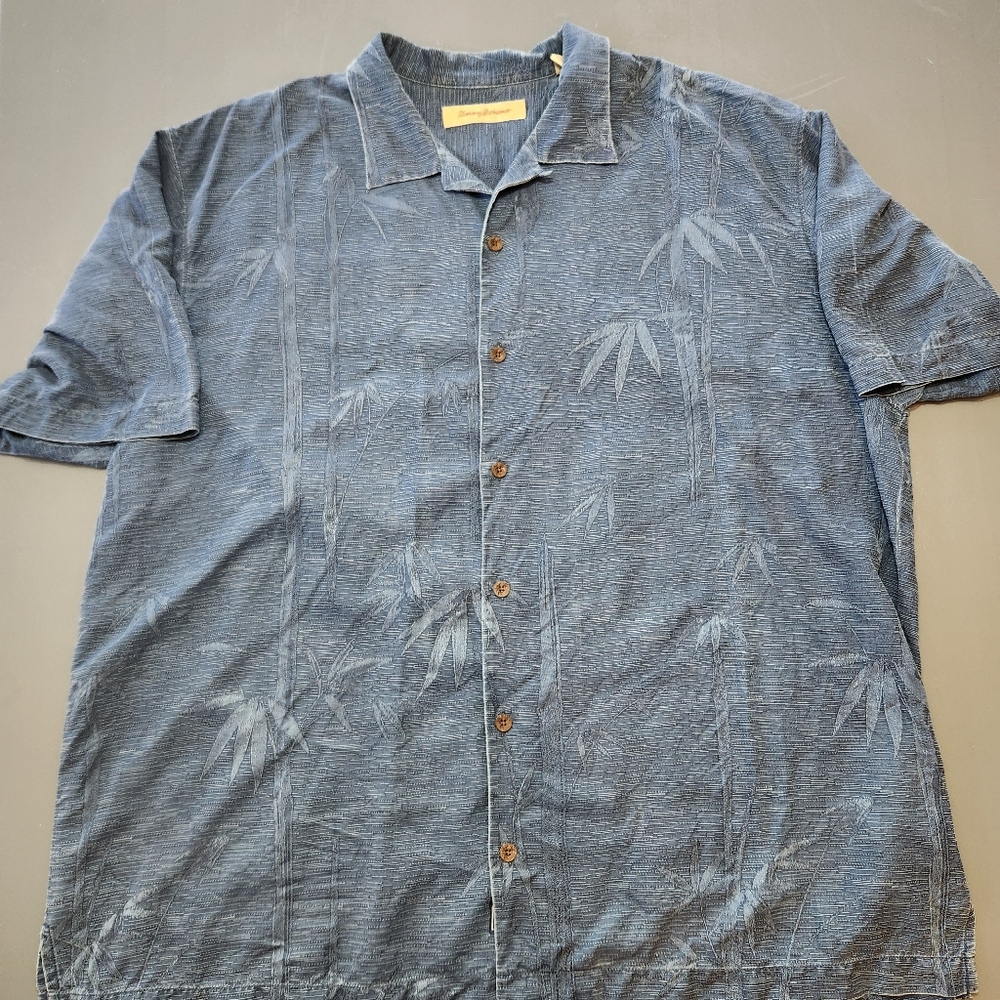 Tommy Bahama Shirt Men's XL Blue 100% Silk Button Up Short Sleeve Floral Palm